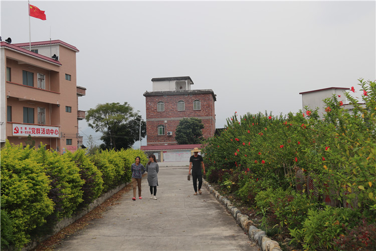 鄉村美了，太平鎮村民生活越來越舒心了。（清遠日報訊 特約通訊員張麗思 攝）.JPG