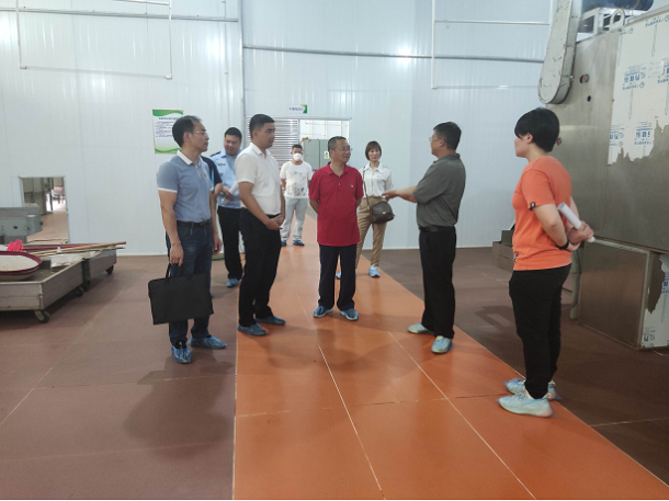 深入企業車間開展調研.png